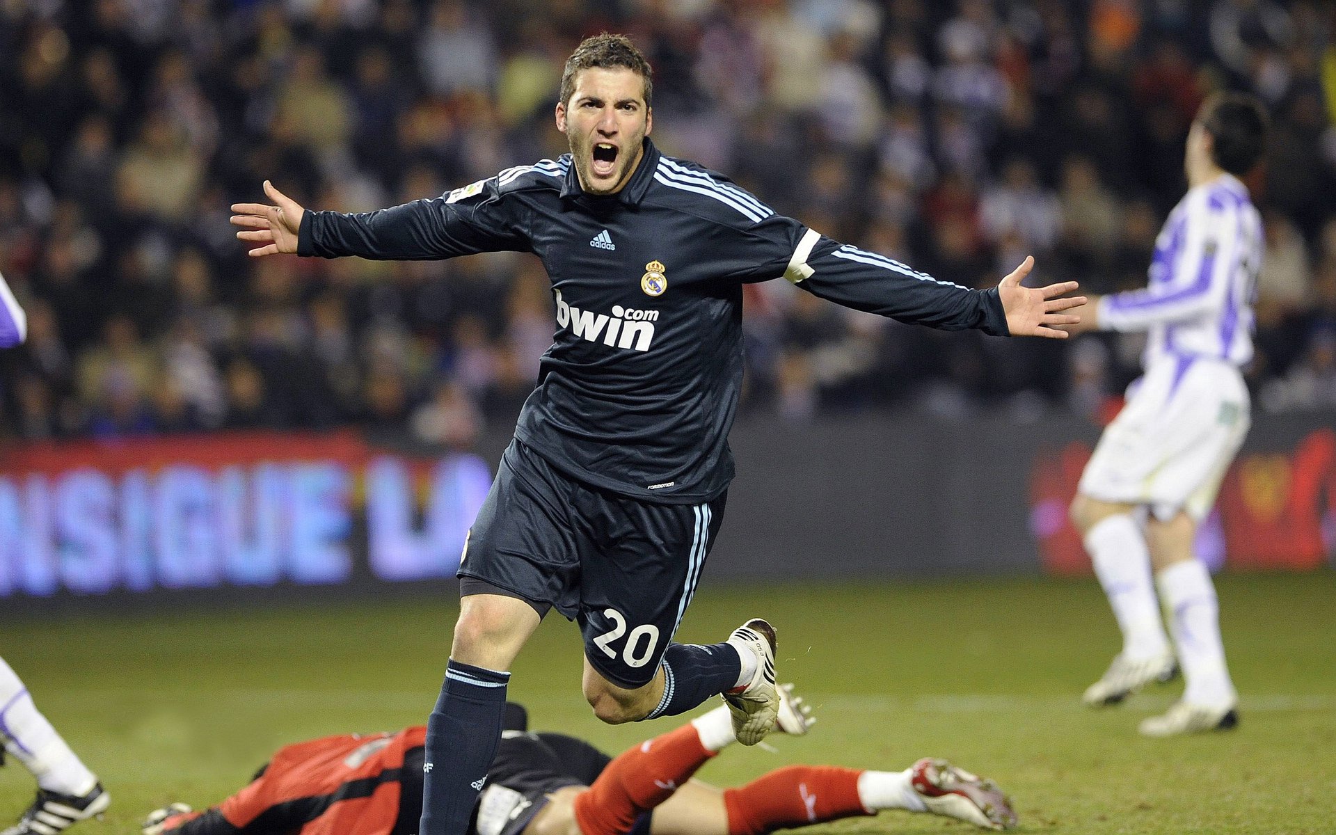 法甲官方推出新一轮慈善公益赛事，倡导青年足球，法甲各球队赞助商